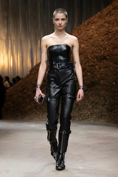 Look 28